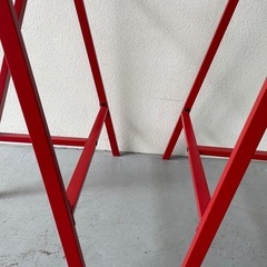 IKEA 赤の脚の画像