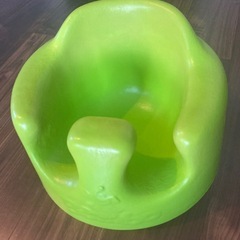 バンボ　Bumbo 緑　テーブル付きの画像