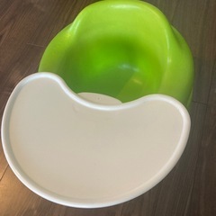 バンボ　Bumbo 緑　テーブル付きの画像