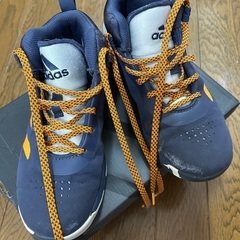 バスケット　ミニバス　バッシュ　アディダス　21cm
