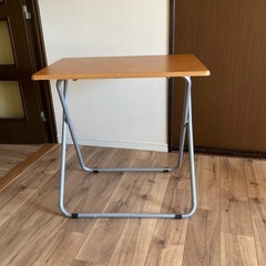 折りたたみテーブルの画像
