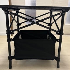 折りたたみ式テーブルの画像