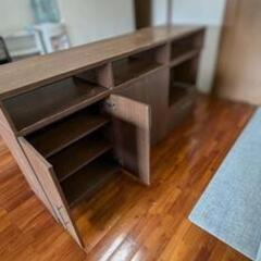 取り引き中 カウンターキッチン 食器棚 テーブルの画像