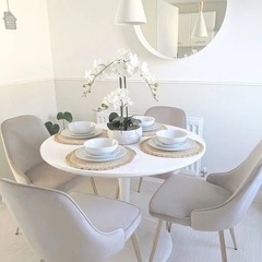 ドクスタ　IKEA  ラウンドテーブルの画像