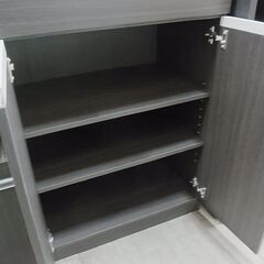 2ドア食器棚　キッチン収納　カップボード　ダイニングボード　台所収納　引き出し　木製の画像