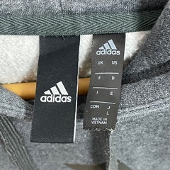 (手渡し)【1点限り】 adidas 『L』 W リニアプルオーバースウェットパーカーの画像