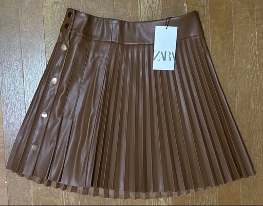 ZARA フェイクレザー　プリーツミニスカート