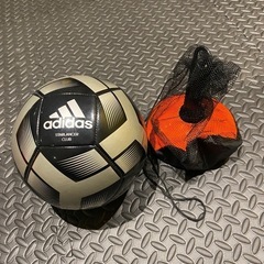 サッカーボール、コーン