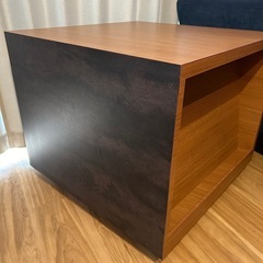 美品　お洒落 カフェ 本屋さん テーブルの画像
