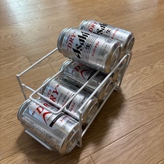 缶が転がるストッカー（ビールは付きません）の画像