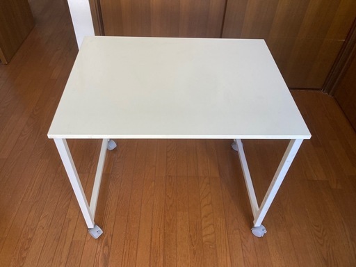 パソコンデスク(高さ70cm、奥行60cm、幅80cm)