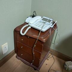 お譲りします　電話　キャスター付き物入れの画像