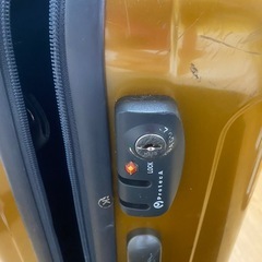 キャリーケース オレンジの画像