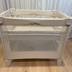 アップリカ　ココネルエアー　ベビーベッド