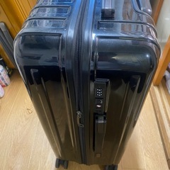 キャリーケース　黒の画像