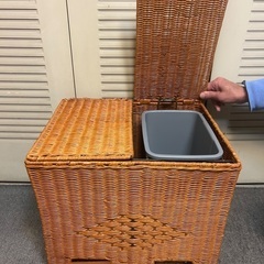 藤製のお洒落なゴミ箱　ペダルペールの画像