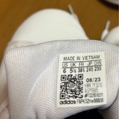 adidasスニーカーの画像