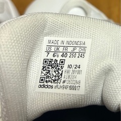 adidasスニーカーの画像