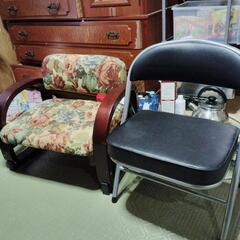 椅子2つ