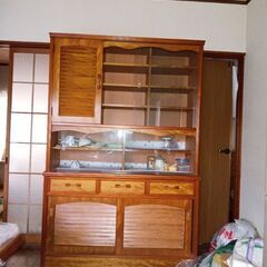 食器棚（古いですが丈夫でしっかりしてます）の画像
