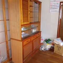 食器棚（古いですが丈夫でしっかりしてます）
