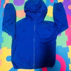 ユニクロポケッタブルパーカー130 UNIQLOウインドブレーカー