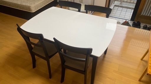 ダイニングテーブル 椅子4脚付き モノトーン
