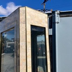 イタリア家具 大理石張り ガラスショーケース 飾り棚 アンティーク ビンテージ ヴィンテージ 店舗什器 ディスプレイラック 昭和レトロ 古道具 古家具 古民家 レトロ 古着 個性的 個性派 オールド クラシック クラシカル VINTAGE インダストリアル ブロカント インテリアの画像