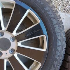 走行1000Kmのみ!!23年28週!!215/60R17!!スタッドレスタイヤ!!の画像