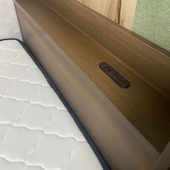 引き出し収納付きベット(コンセント付き)の画像