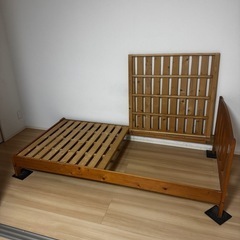 木製シングルベッドフレームの画像