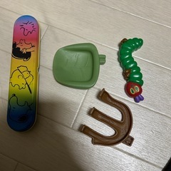 青虫のスコップとスヌーピーのペンケース