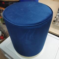 新品、未使用の丸イスの画像