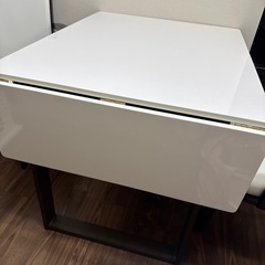 ニトリ　伸縮ダイニングテーブル　チェア×2の画像