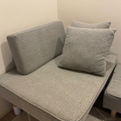 グレーファブリックソファ2人掛けの画像