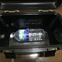 クーラーボックス　カーキの画像