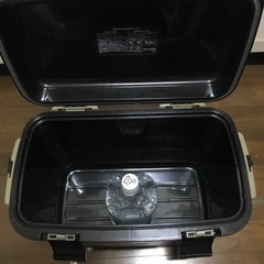 クーラーボックス　カーキの画像