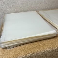 A4クリアファイル／硬い質のもの、柔らかい質のもの、両方が大量にあります。の画像