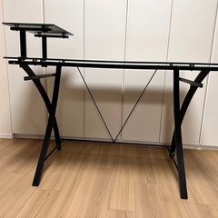 鏡面パソコンデスクの画像