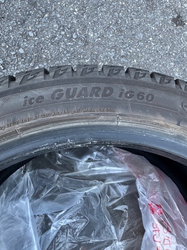 ヨコハマタイヤ　アイスガード6 215/17/45 4本セット