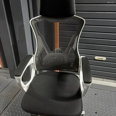 イス2つ譲ります！21日17時〜18時頃取りに来れる方でお願い致します。の画像