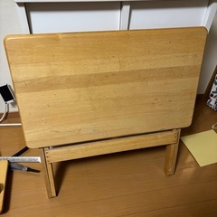 折りたたみテーブル