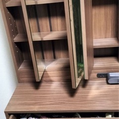 ドレッサー椅子付きの画像