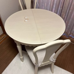 ※今月中に買い手が見つからなければ掲載終了します！！【取りに来ていただける方限定】東海家具　フルール　ダイニングテーブル・チェア2脚  の画像