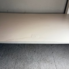 【491】ホワイト センターテーブル 下部棚付き（水浮あり）の画像