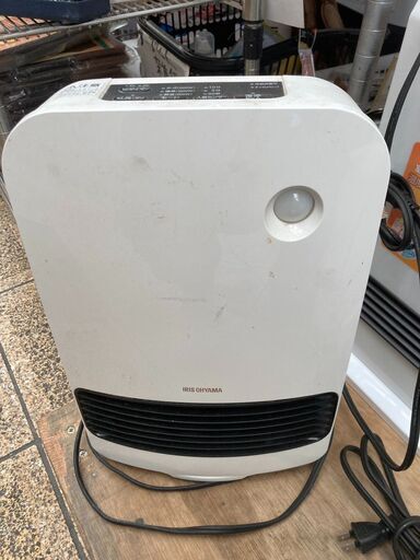 ☆中古￥2,800！IRIS OHYAMA　大風量セラミックファンヒーター　家電　KJCH-12TD5-W型　2020年製　【BB102】