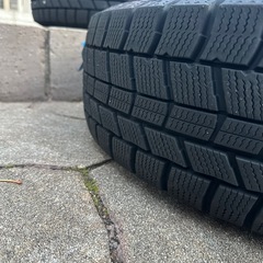 大寒波まだ来ます！いまなら間に合います！！コンパクトカー用１５インチ４穴バリ山スタッドレスタイヤセット！の画像