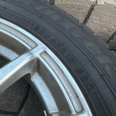 大寒波まだ来ます！いまなら間に合います！！コンパクトカー用１５インチ４穴バリ山スタッドレスタイヤセット！の画像