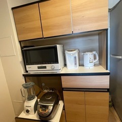 木目調食器棚の画像