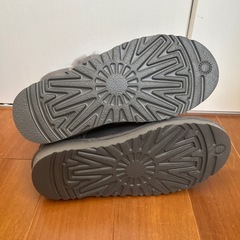 新品未使用　ブーツ　ムートン　22〜23の画像
